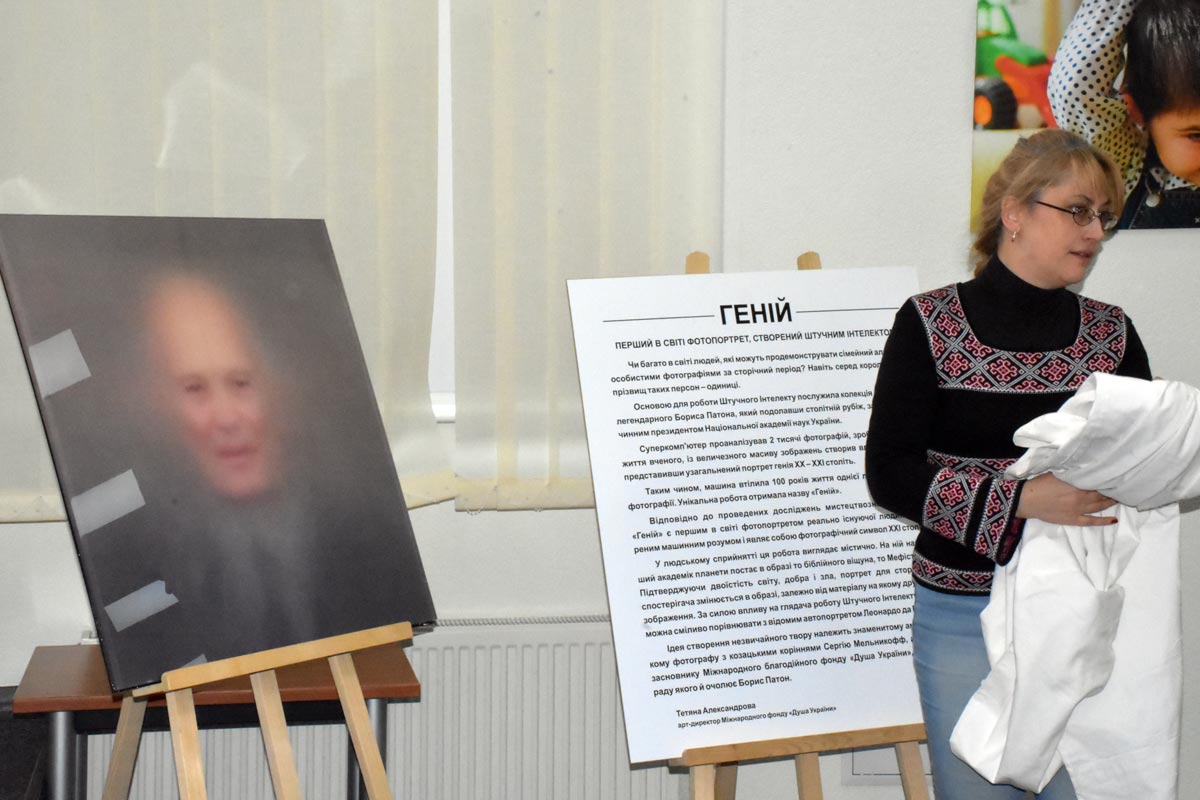 Tatiana Alexandrova presents the portrait "Genius" at UKRINFORM, the National News Agency of Ukraine. Kyiv, 2019