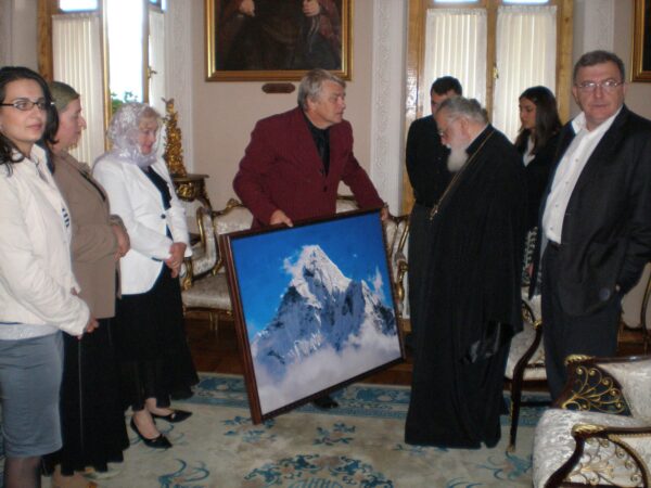 Sergey Melnikoff presenting the photograph "Ama Dablam The Holy Mountain" to Catholicos-Patriarch of All Georgia His Holiness Ilia II. Tbilisi, 2008