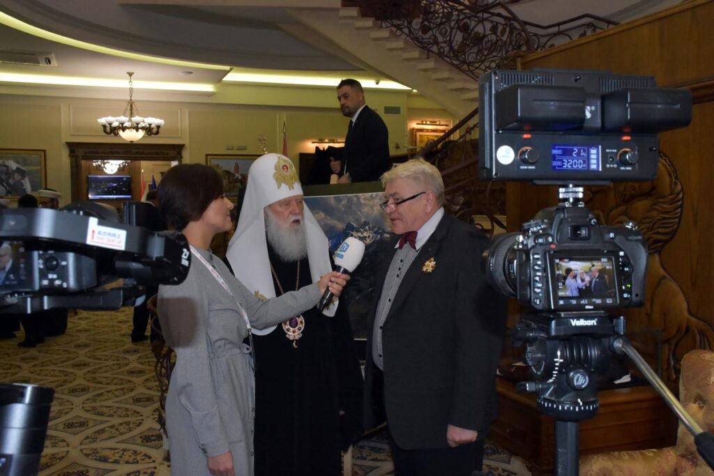 Sergey Melnikoff, a.k.a. MFF, gives an interview at a personal exhibition titled "Tajikistan — A Country of Mountain Peaks" Kyiv, 2019
